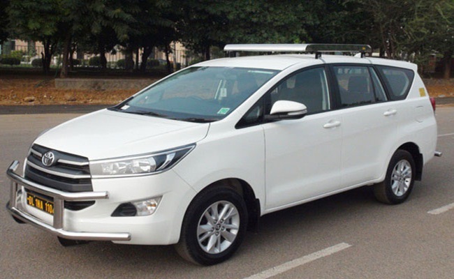 Toyota Crysta 6+1 Seater Car